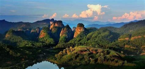 Monte Wuyishan: Um Tesouro Geológico Escondido para Aventureiros Espirituais!