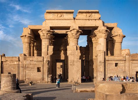  A Templo de Kom Ombo: Uma Maravilha Arquitetônica Dedicada a Dois Deuses!