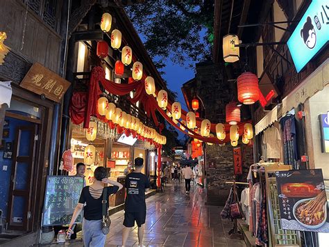 Jinli Ancient Street Uma Joia Arquitetônica de Chengdu com Sabores Tradicionais Irresistíveis!