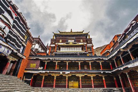 O Templo de Shalu: Onde a História Tibetana Encontra a Beleza Arquitetónica Deslumbrante!